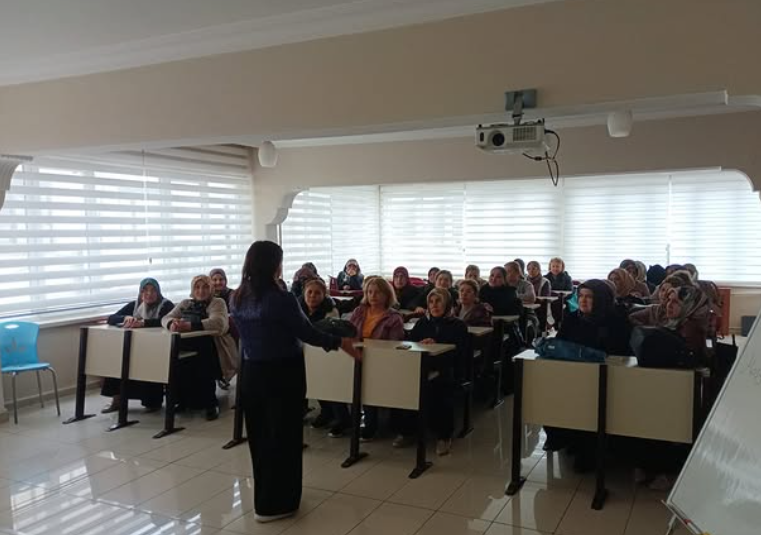 Gülbaharhatun BELMEK kursiyerlerine yönelik olarak düzenlenen “Aile Okulu Eğitimi” başladı.