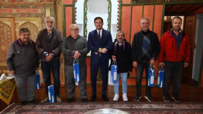Tokat Belediyesi, uzun yıllardır açık alanlarda zorlu şartlarda çalışan ayakkabı