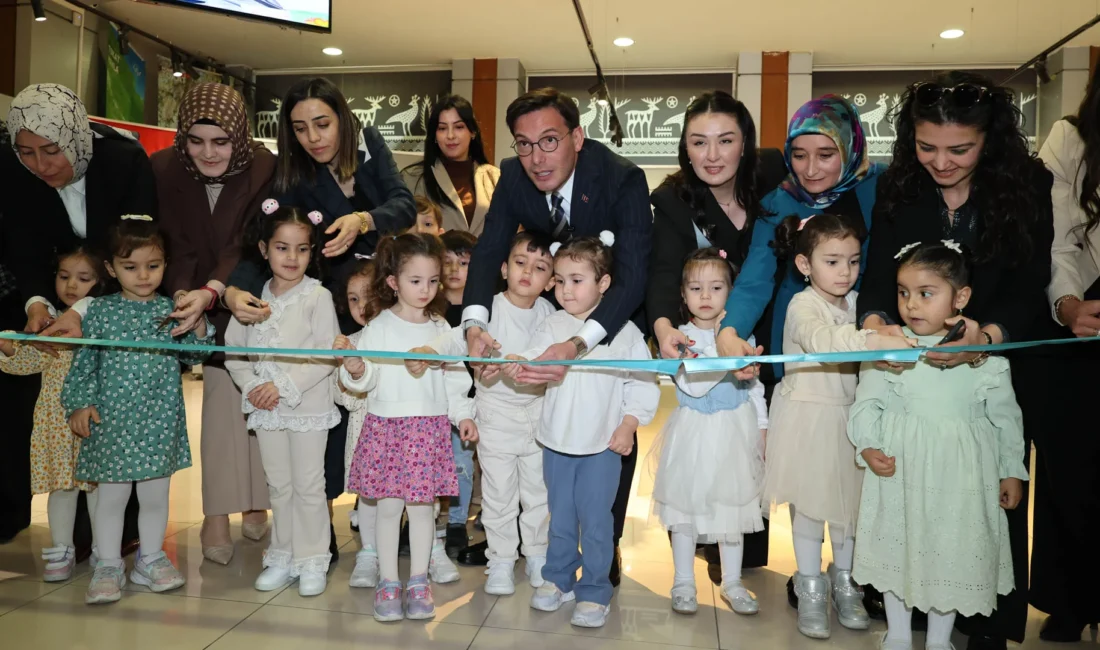 Tokat Belediyesi Çocuk Gündüz Bakımevi öğrencileri tarafından hazırlanan Ebru Sergisi,